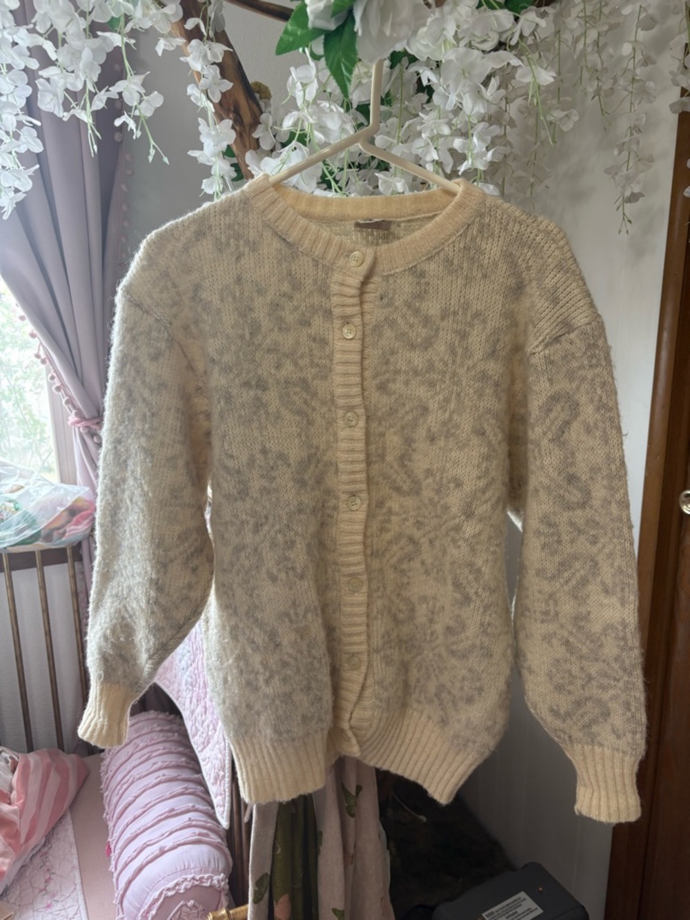 Hilda Ltd Vintage 100% wool Cream Patterned Button-Up Cardigan Sweater